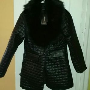 New light weight coat w/fur collar